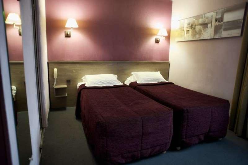 Brit Hotel Le Surcouf Saint-Malo Room photo